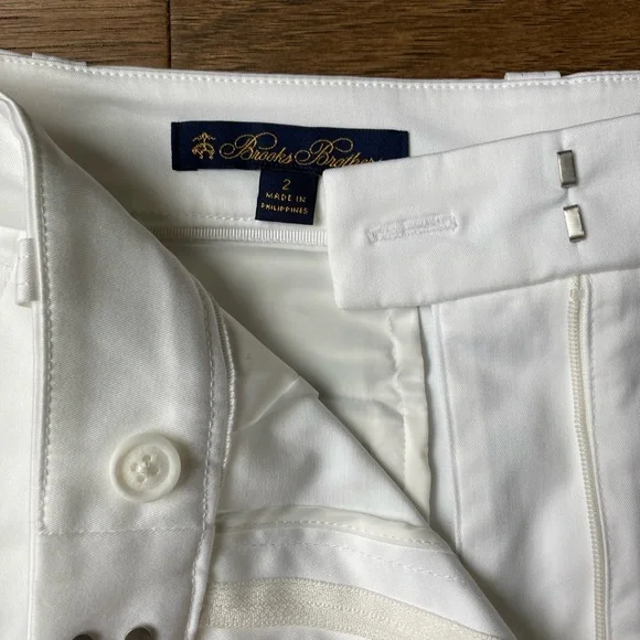 Brooks Brothers White Pleated High Waisted Women's Shorts-Size 2 - Picture 3 of 6